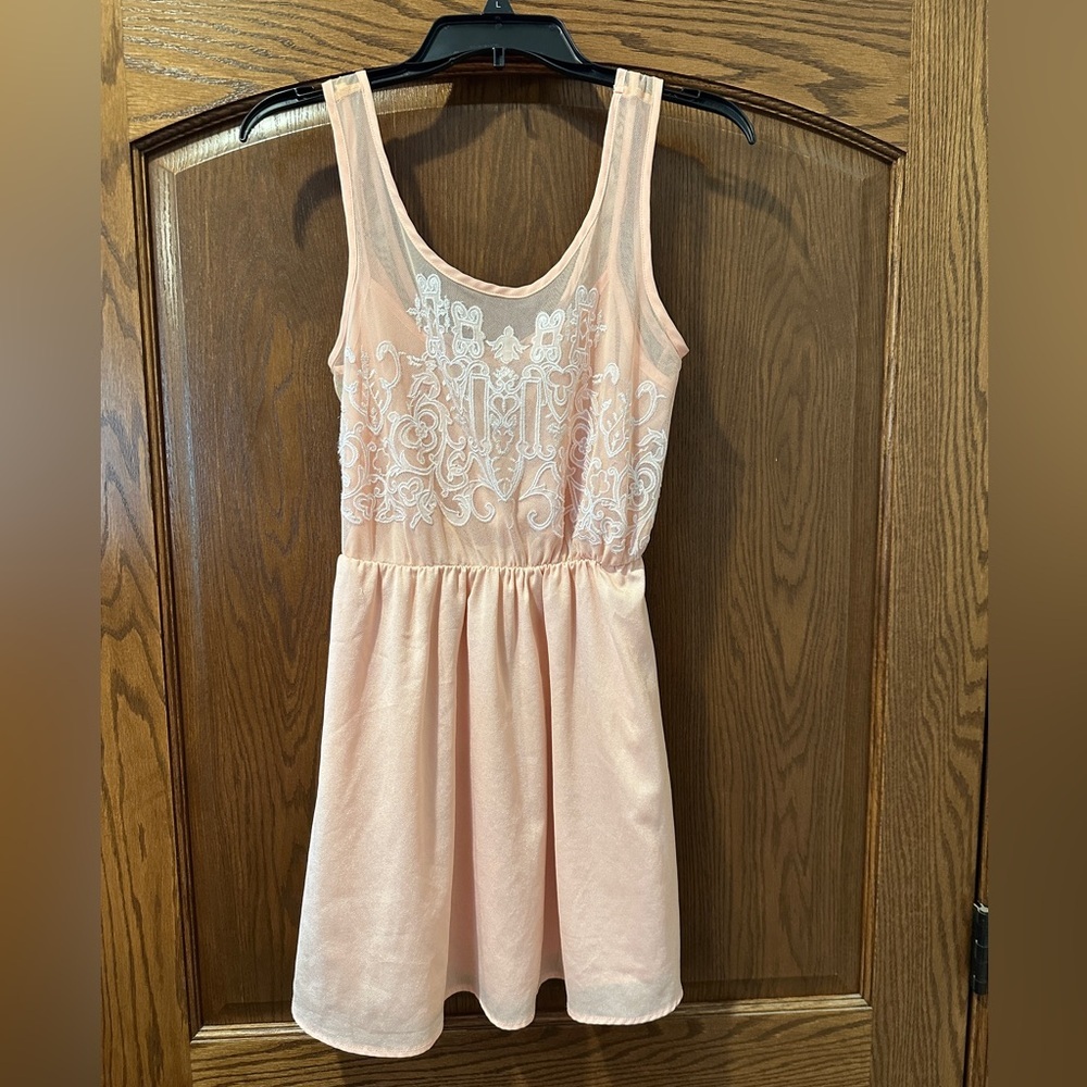 GB Peach Sleeveless Fit and Flare Dress White Embroidered Lace Mesh Bodice Small